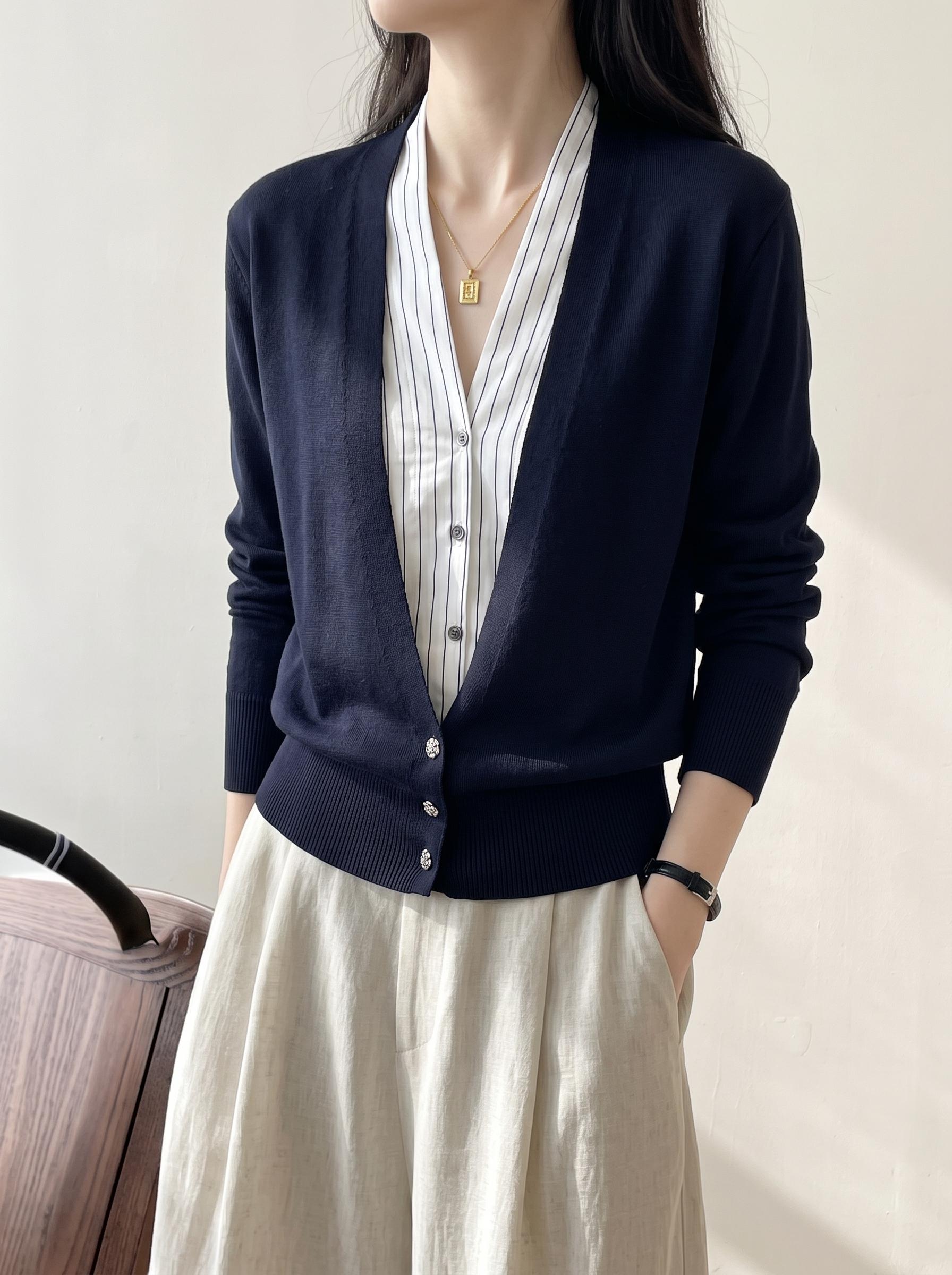 Women's Color-Block V-Neck Knit Cardigan 2026 Long Sleeve Waist-Cinched Commuter Top
